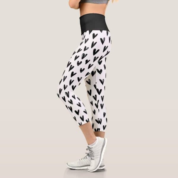 Woman'S Cropped Leggings With A Black Heart Pattern On White.