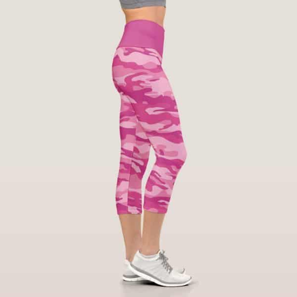 Pink Camouflage Cropped Leggings On A Woman'S Legs.