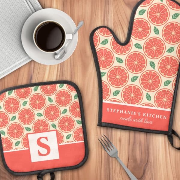 Personalized Oven Mitt And Pot Holder With A Grapefruit Pattern.