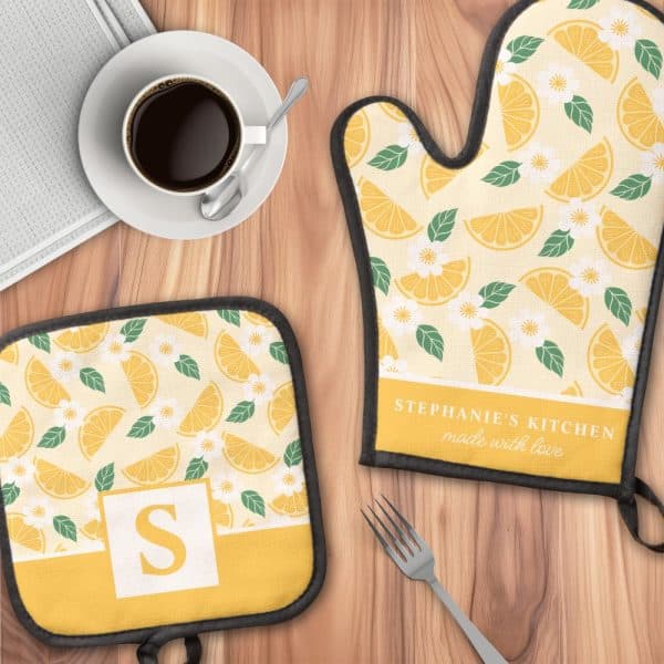 Personalized Lemon-Patterned Oven Mitt And Pot Holder Set.
