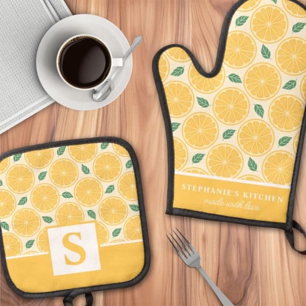 Lemon-Printed Oven Mitt And Pot Holder Set, Personalized With A Name And Initial.