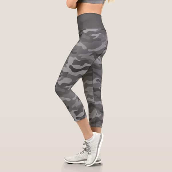 Gray Camouflage Cropped Leggings On A Woman'S Legs.