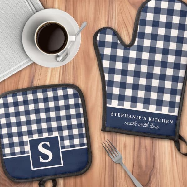 Navy Blue And White Gingham Oven Mitt And Pot Holder Set, Personalized With The Initial S And The Words Stephanie'S Kitchen Made With Love.