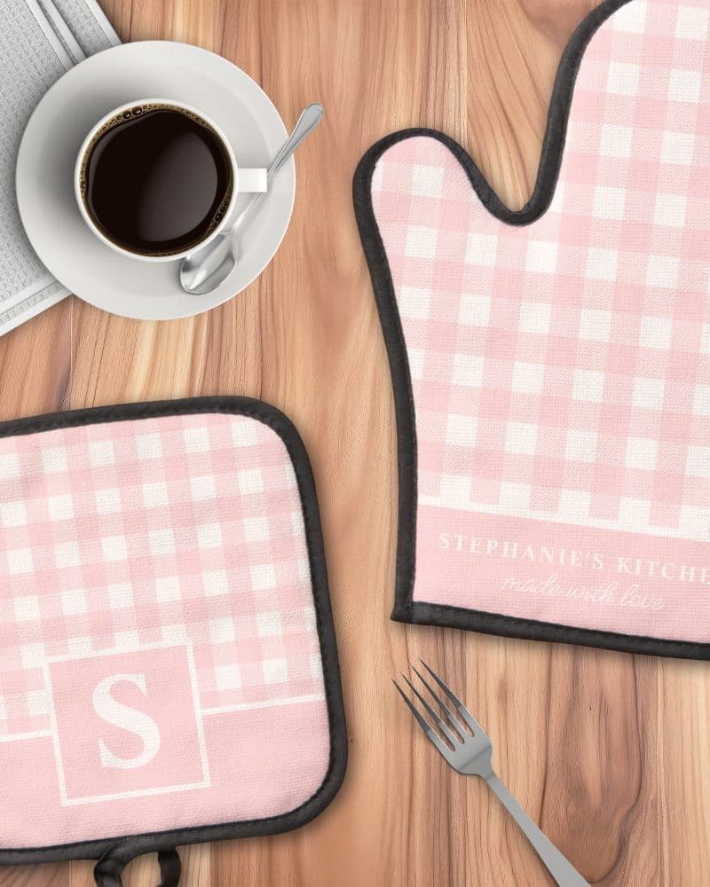 Pink gingham oven mitt and pot holder set with personalized text.