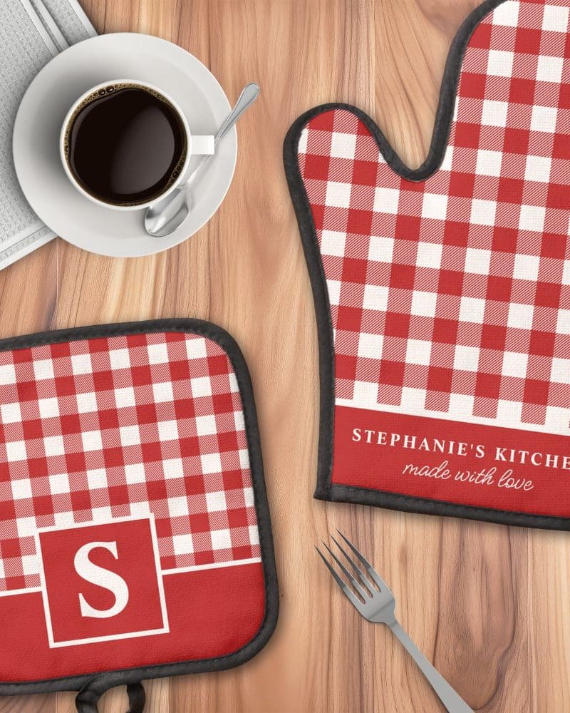 Red and white gingham oven mitt and matching pot holder with personalized text.